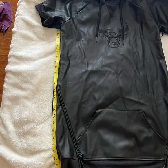⭐️Chicago Bulls 🏀 FISLL Black dress Size Medium ⭐️ - Picture 6 of 8